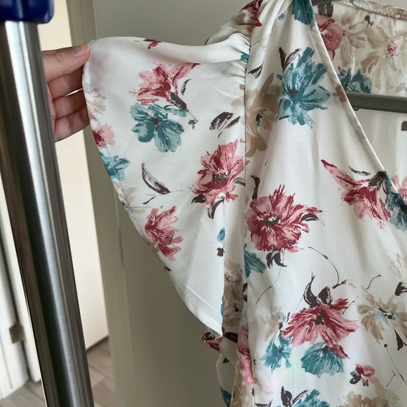 Andree White Floral Top - 1X - Picture 4 of 8